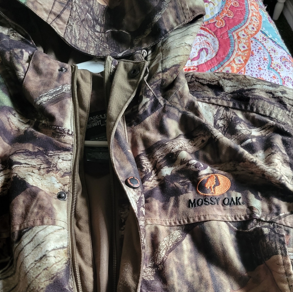 Mossy Oak medium jacket.